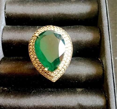 Gorgeous Green Emerald Set in Genuine 925 Sterling Silver Imported Ring(pouwels)